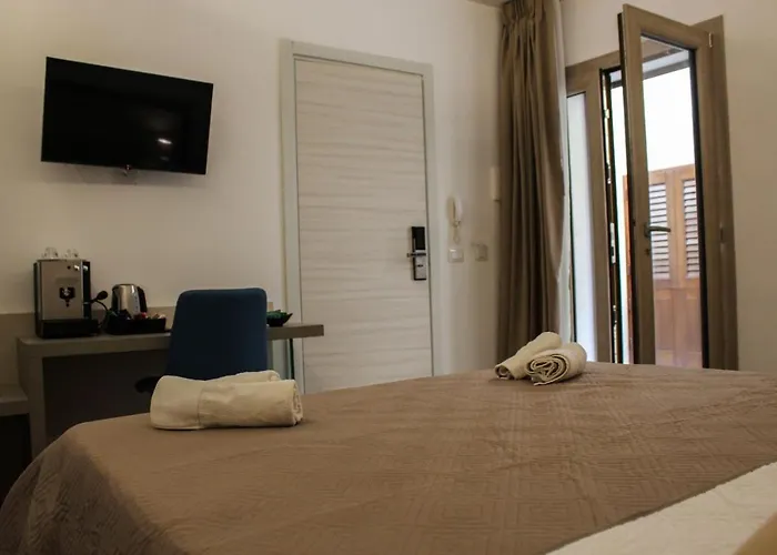 Dali Al Mare Pensión 4*